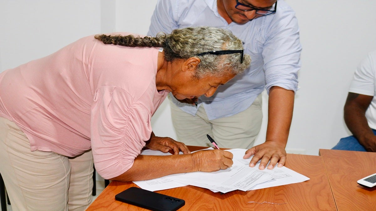 Después de 30 años de desplazamiento, la familia Torreglosa recibió sus tierras en Urabá