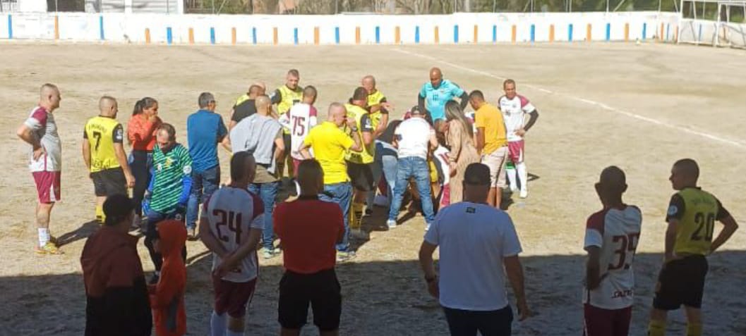 Un hombre murió jugando fútbol en EL Santuario