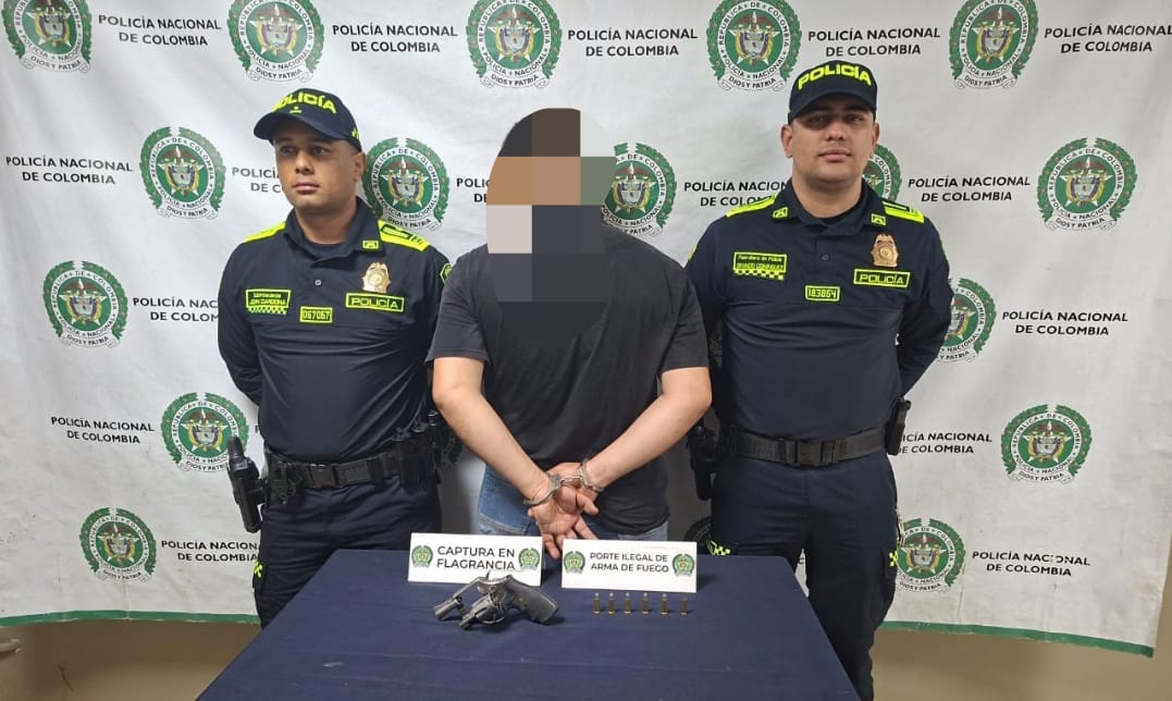 Este hombre hacía disparos al aire en el sector de Santa Cruz