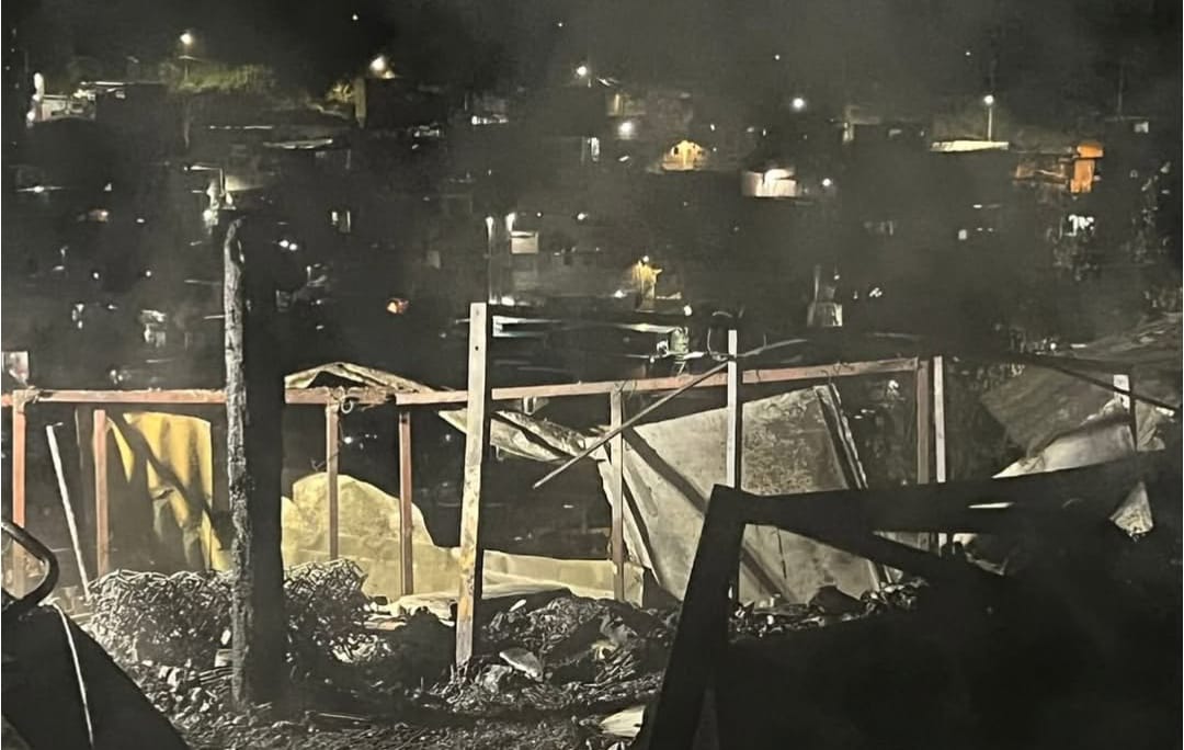 Viviendas quemadas en el barrio Olaya Herrera de Medellín