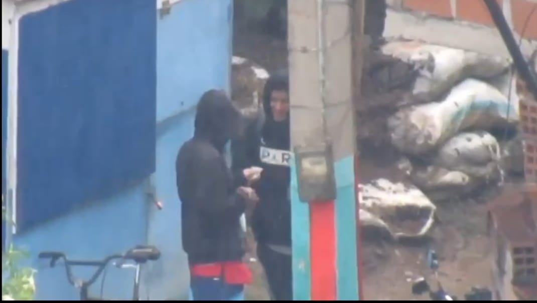 Una madre de familia utilizaba a sus hijos para vender vicio