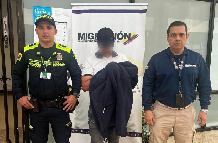 Doble captura en Rionegro: Migración frena fuga de buscados por pornografía infantil y abuso sexual de menores