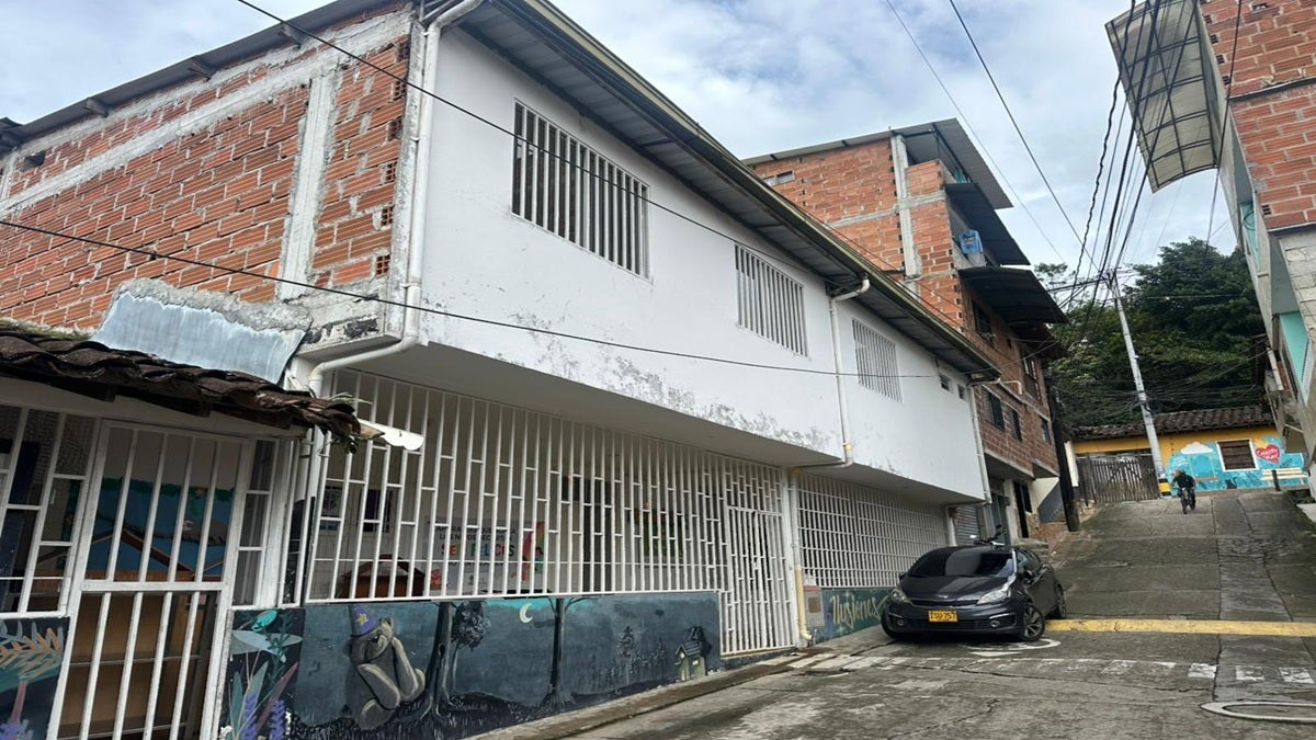 Por tercera vez en el año, suspenden servicios del ICBF en San Carlos (Antioquia), afectando a más de 200 niños