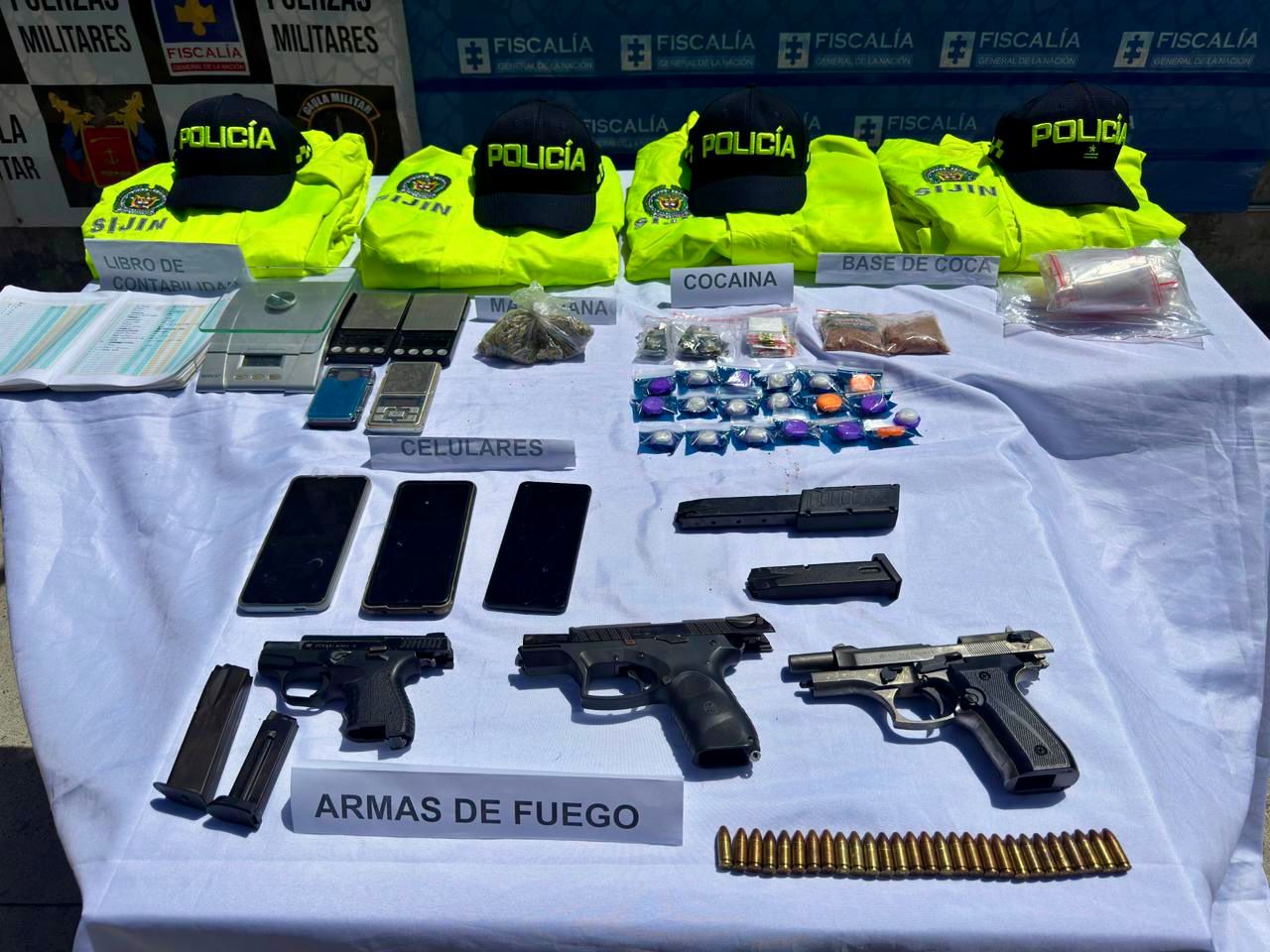 Usaban uniformes policiales: Capturaron en Guatapé a dos miembros del GDO 'El Mesa' requeridos por microtráfico