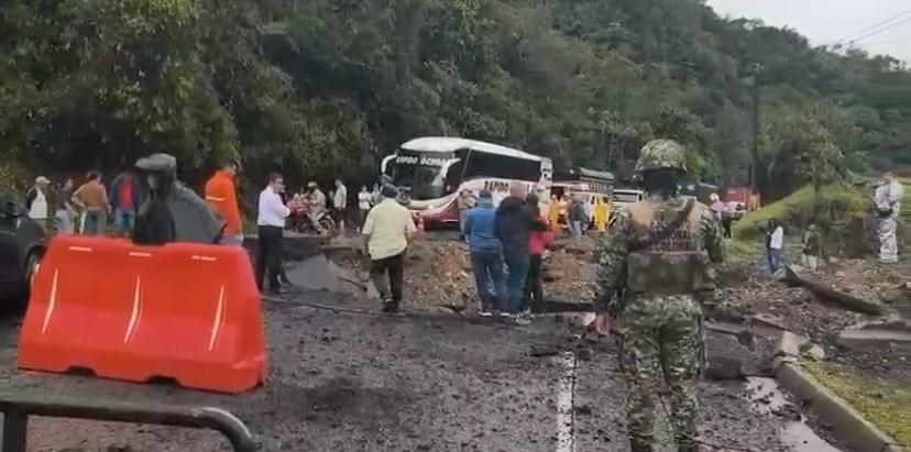 Habilitan carril en vía Medellín-Costa Atlántica tras atentado con explosivos en Yarumal