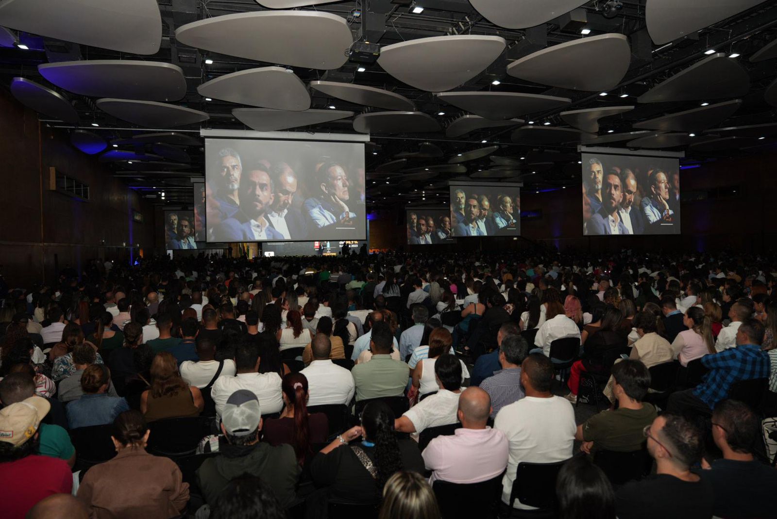 El alcalde de Medellín se refirió a la situación actual venezolana en el marco de la presentación de su informe de gestión