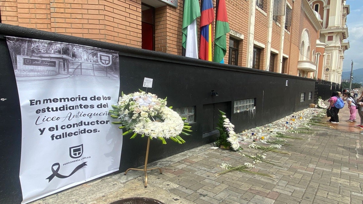 Antioquia despide entre lágrimas a los 16 jóvenes fallecidos en accidente