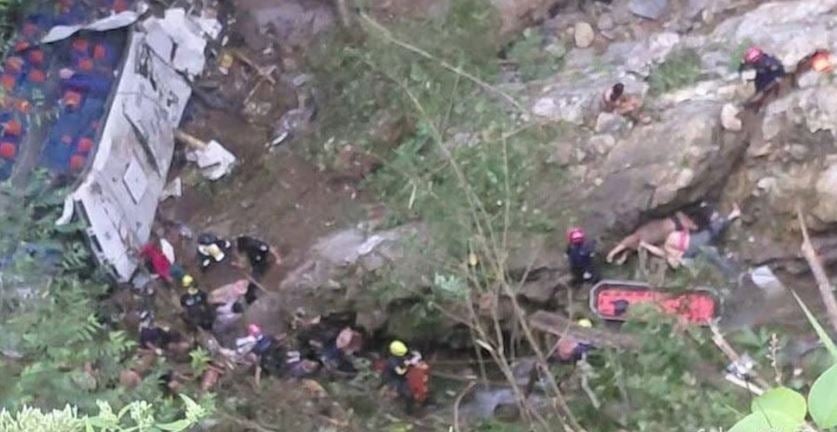 Luto oficial en Medellín: Banderas a media asta por tres días en homenaje a los 17 fallecidos del Liceo Antioqueño