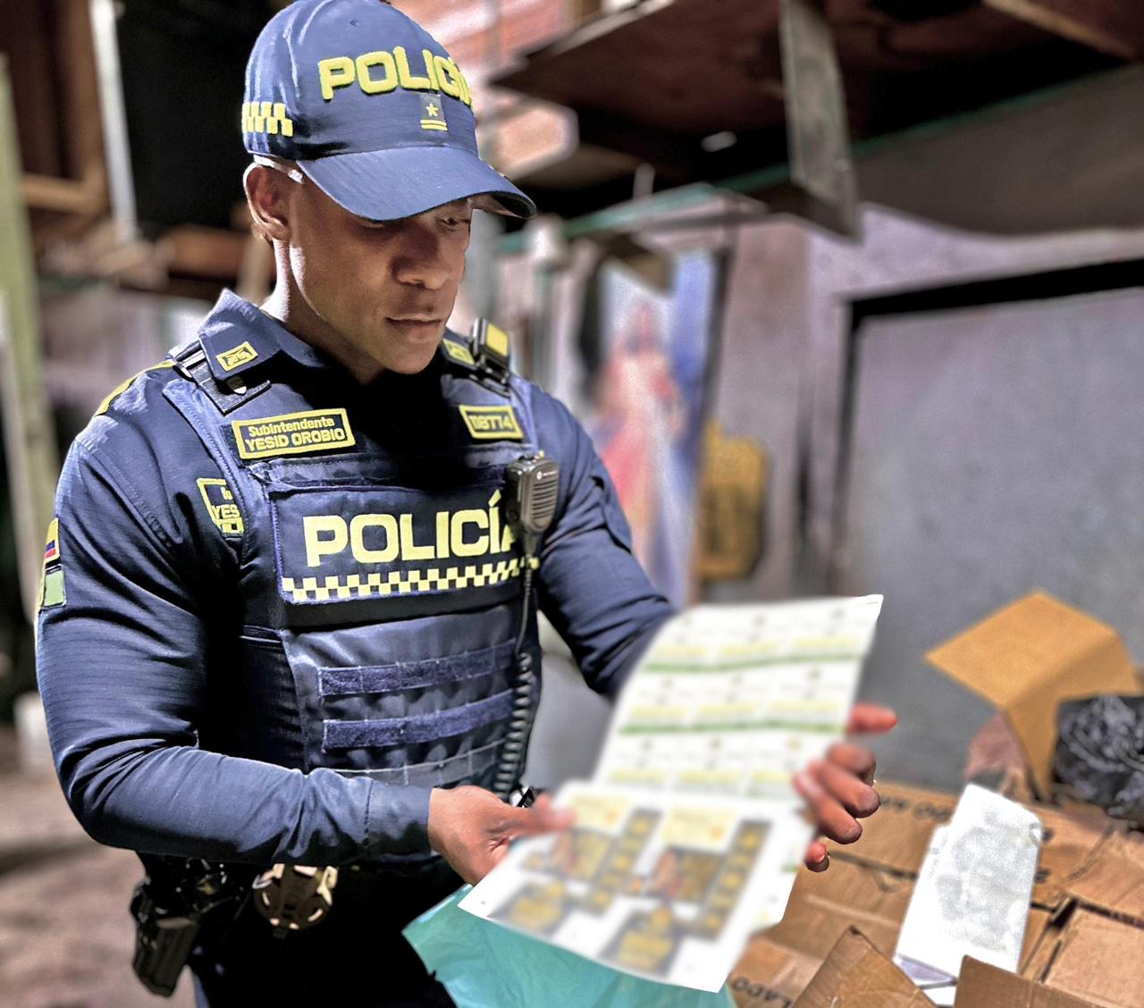 17.296 botellas incautadas: Desmantelan centro de acopio para adulterar whisky y tequila en Medellín