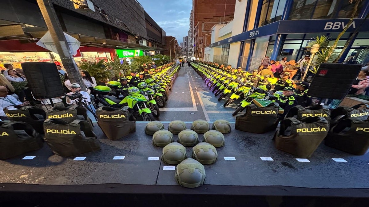 Antioquia fortalece la operatividad de la Policía del Valle de Aburrá con la entrega de equipamiento por $7.500 millones
