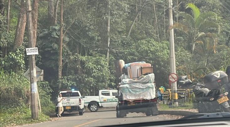 Encontraron un cadáver embolsado y cubierto con polisombra en zona verde de Sabaneta