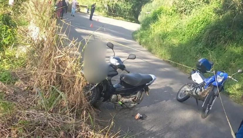 Hallan muertos a dos hombres; uno recolector de café, al lado de su moto en zona rural de Jardín