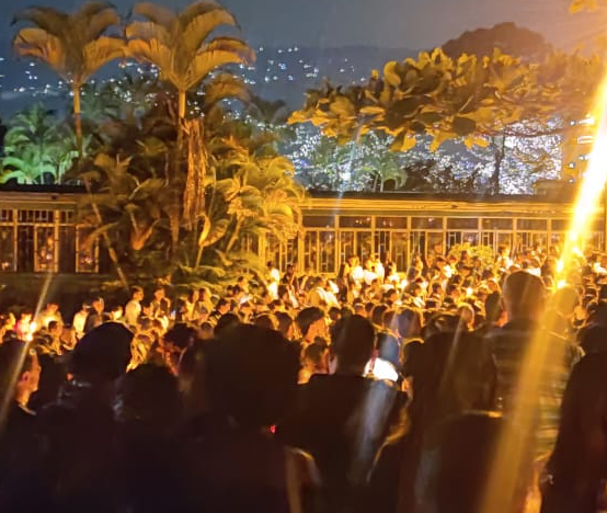 “¡Hasta siempre!” en la velatón por los 17 fallecidos del Liceo Antioqueño