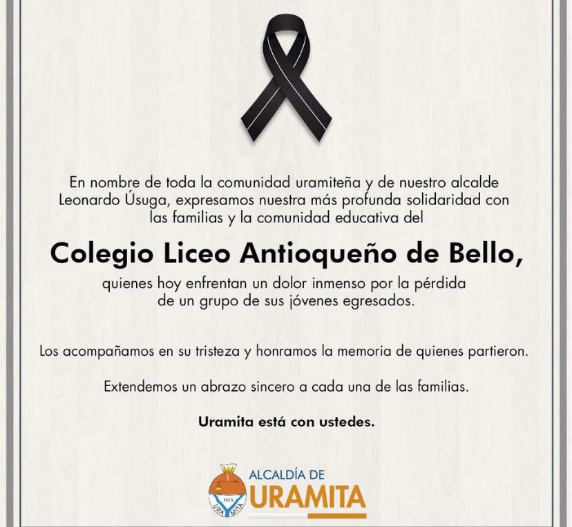 Durante la ceremonia, cada vela encendida representó una vida y una plegaria por el descanso eterno de los fallecidos