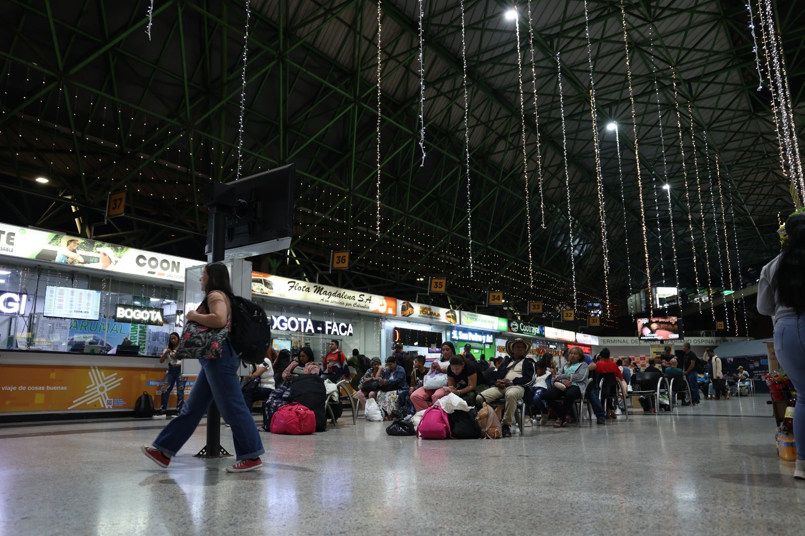 Las autoridades intensificarán controles en terminales Norte y Sur para garantizar la seguridad en las vías.