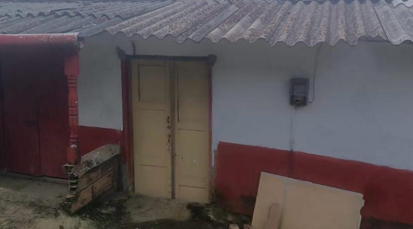 Las primeras indagaciones apuntan a que el crimen fue ejecutado por tres hombres que se desplazaban en motocicletas.