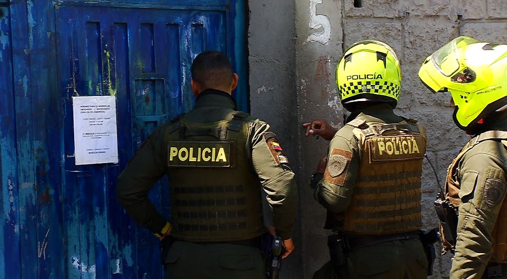 La rápida intervención de los custodios de la Policía Nacional permitió controlar la situación y evacuar a los detenidos.