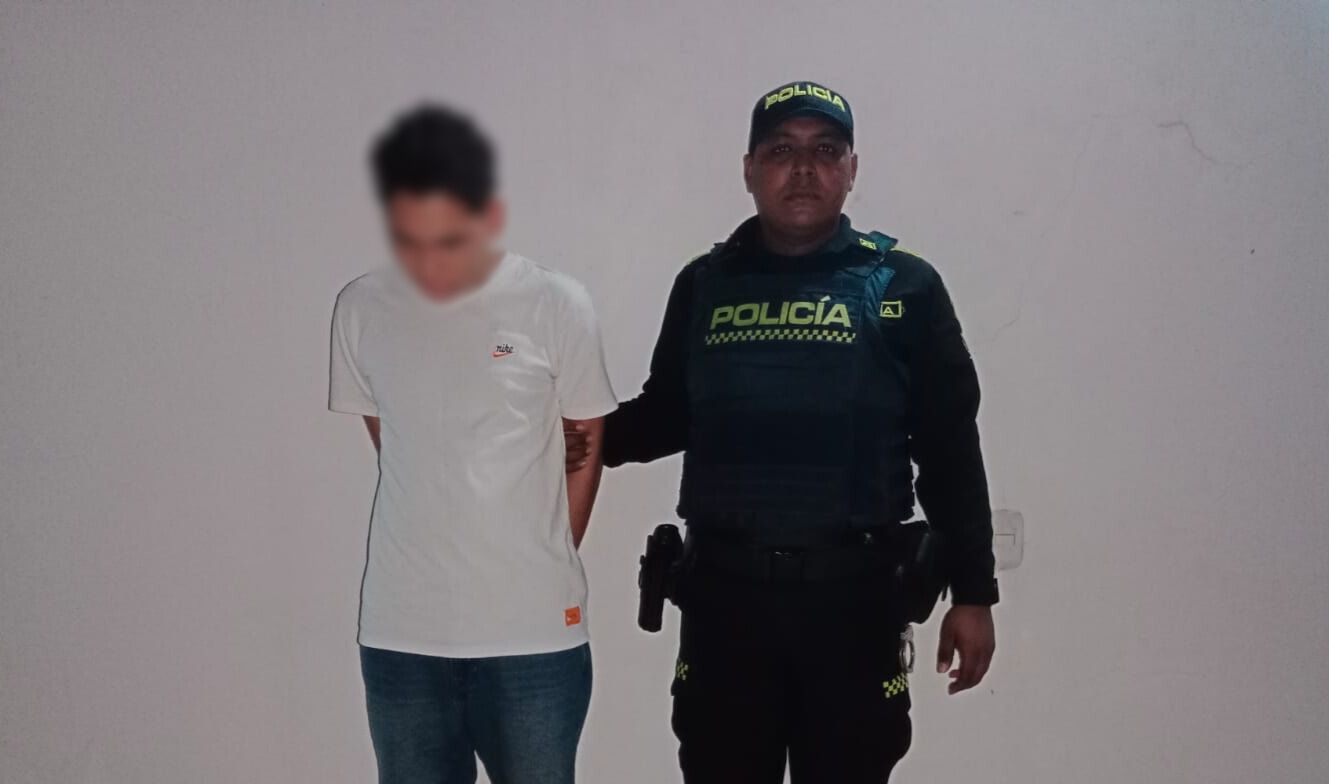 Los detenidos enfrentan cargos por hurto calificado y agravado, además de hurto por medios informáticos.