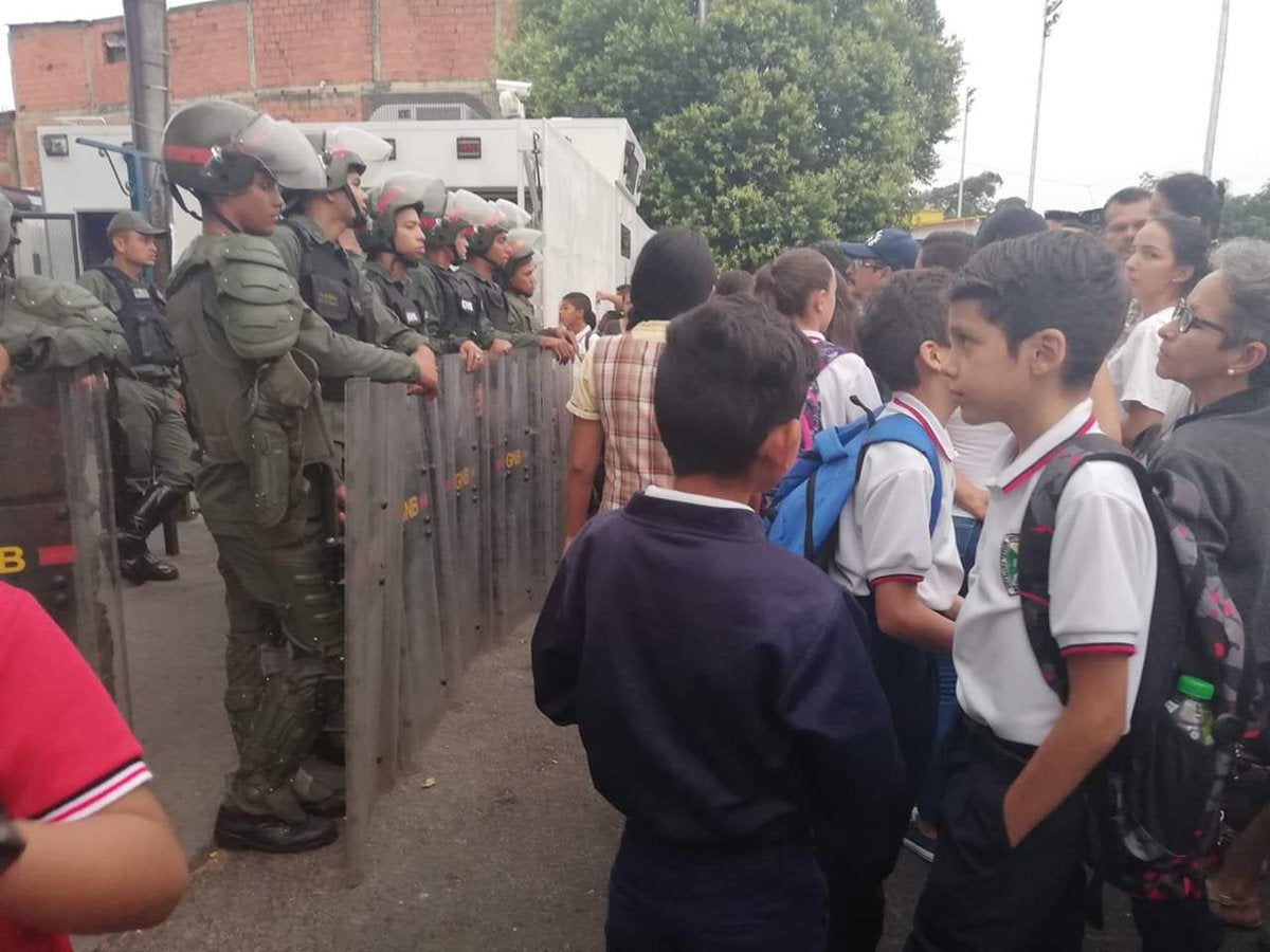 Niños venezolanos protestan en Ureña y San Antonio