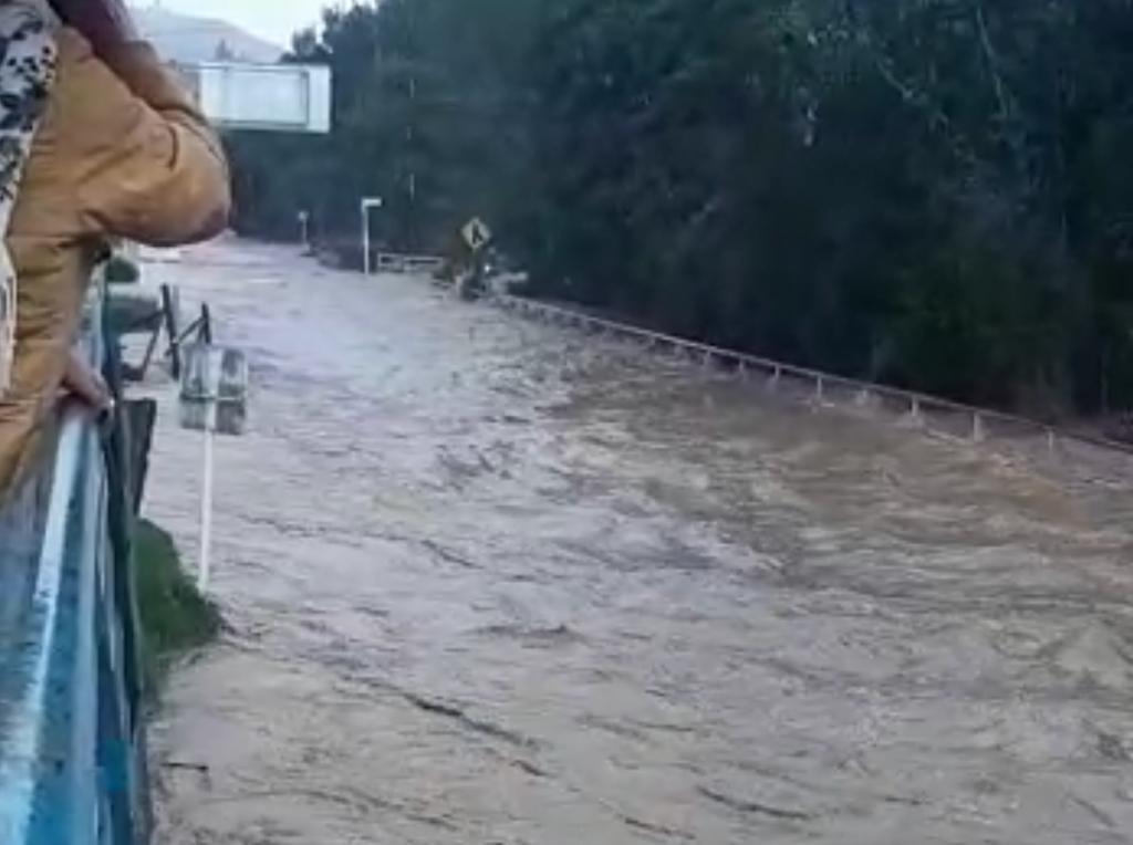 [VIDEO Lluvias en Santa Elena, en Medellín, causaron emergencias