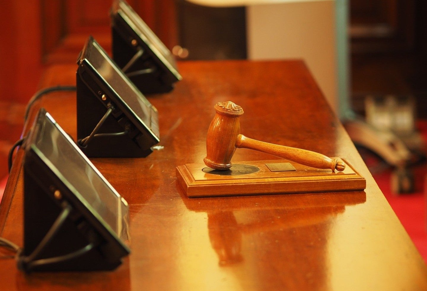 Son tres exservidores públicos y un particular los investigados.