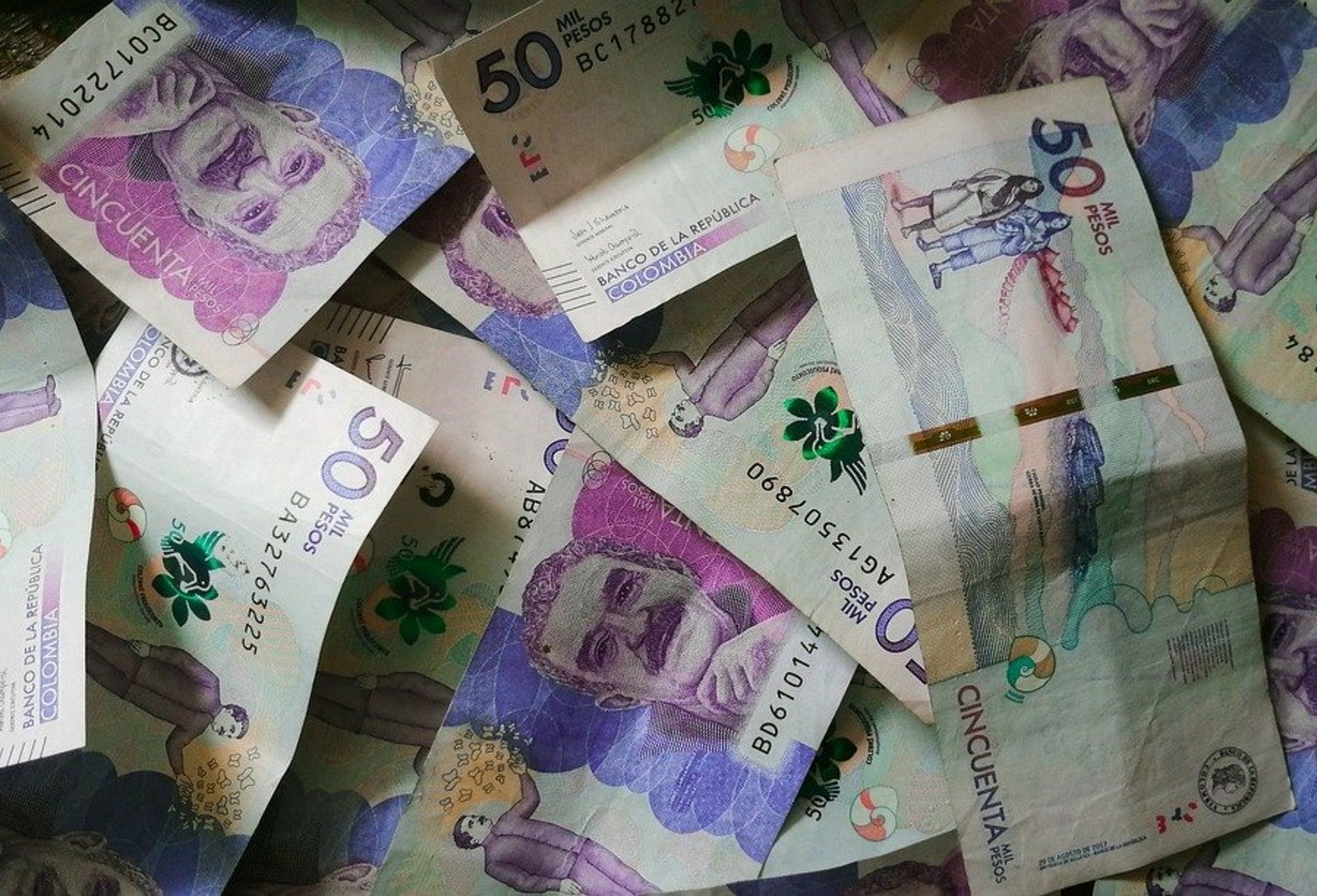 Además de las cuentas están embargados seis predios.