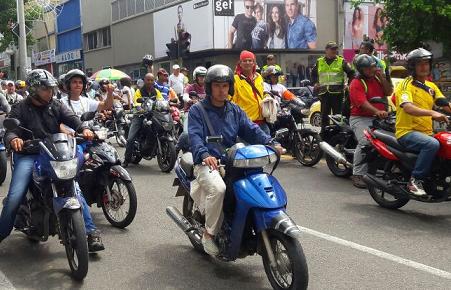 Los hechos delictivos en la ciudad se han incrementado y por eso la propuesta del pasajero en moto.