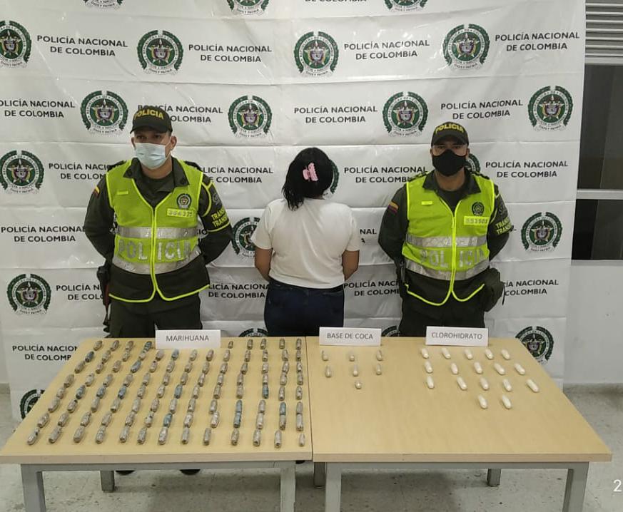 Policía captura mujer con droga en vía Pamplona