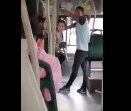 mujer se subió a un bus de Metrolínea sin tapabocas