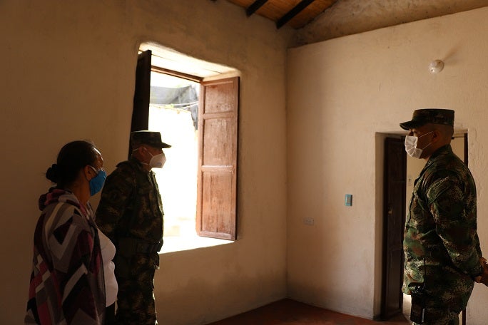 Entregan vivienda reconstruida a familia