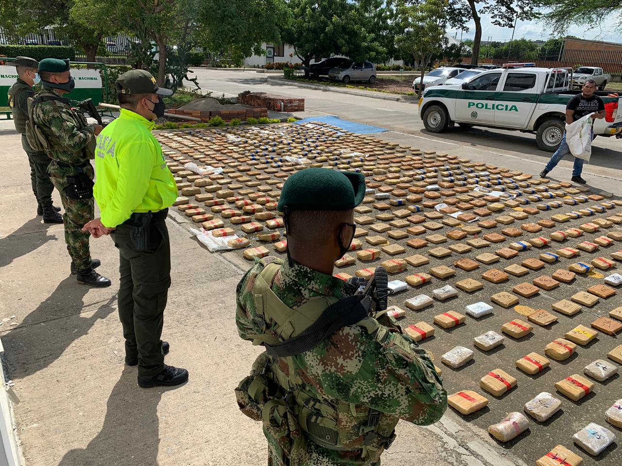 Autoridades Golpean el Narcotrafico en la Frontera