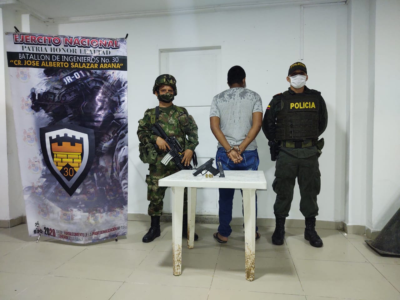 en el Municipio de Tibú capturan un hombre portanndo arma ilegal.