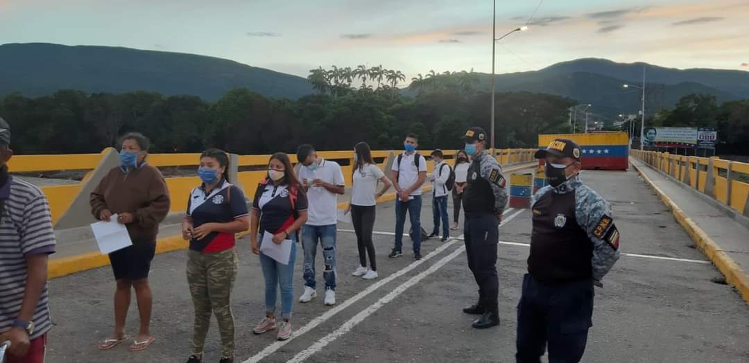 Estudiantes ingresando a Norte de Santander por Puente Internacional