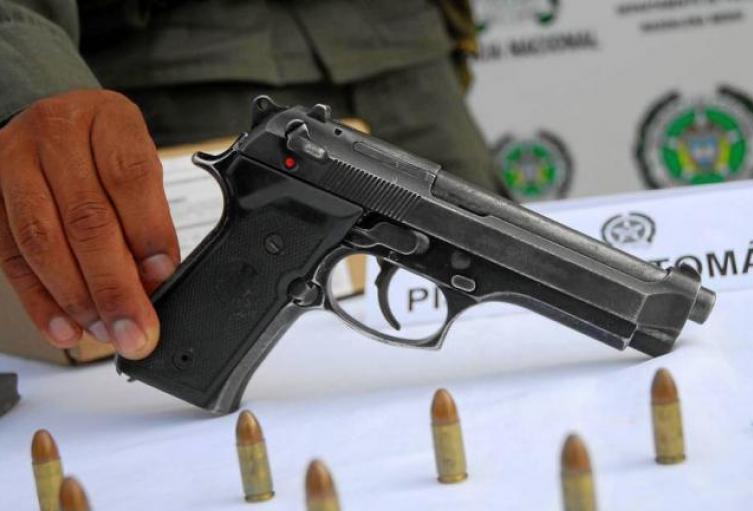 Armas pistolas balas