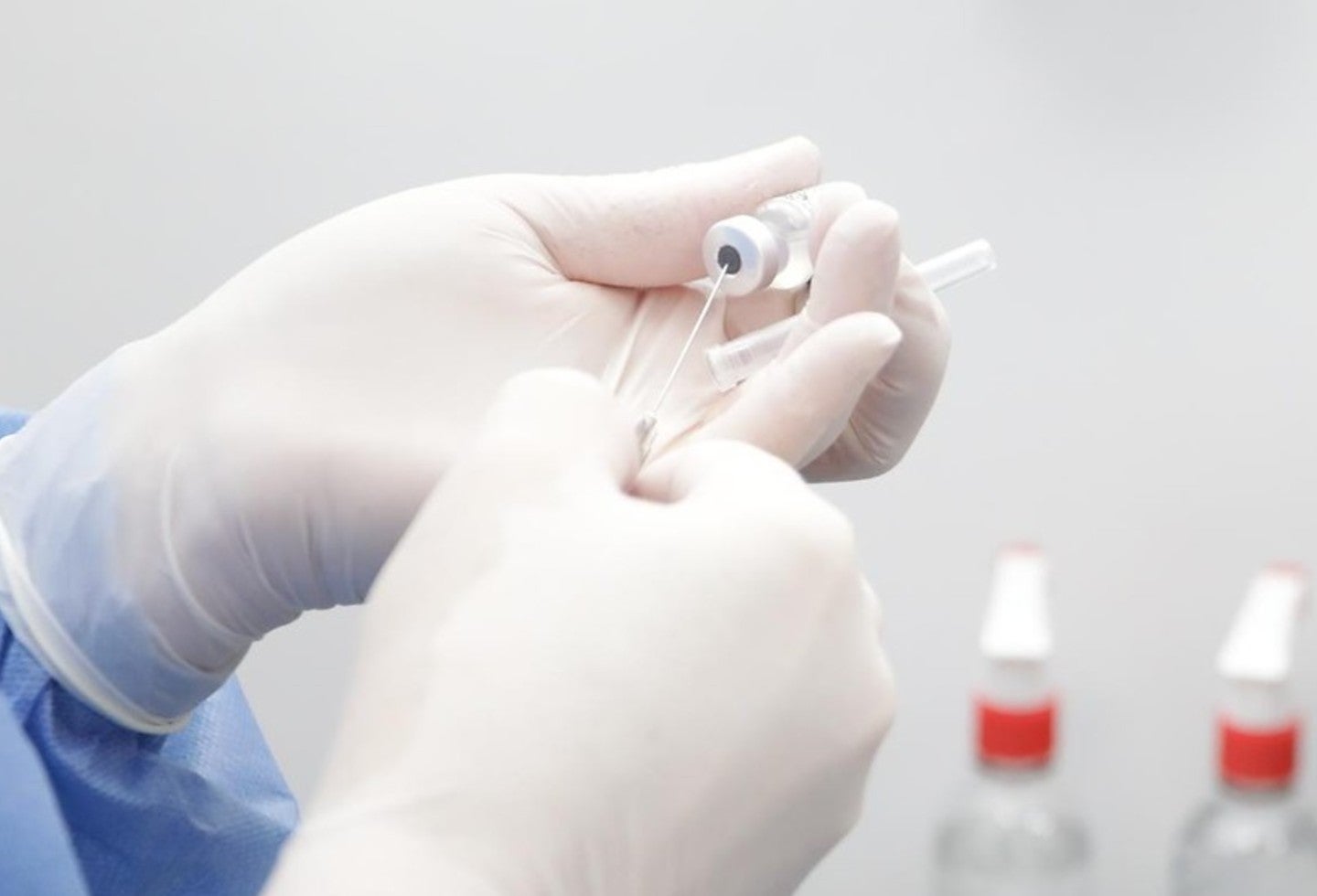 Las autoridades indicaron que la vacunación avanza en la medida que llegan las dosis.