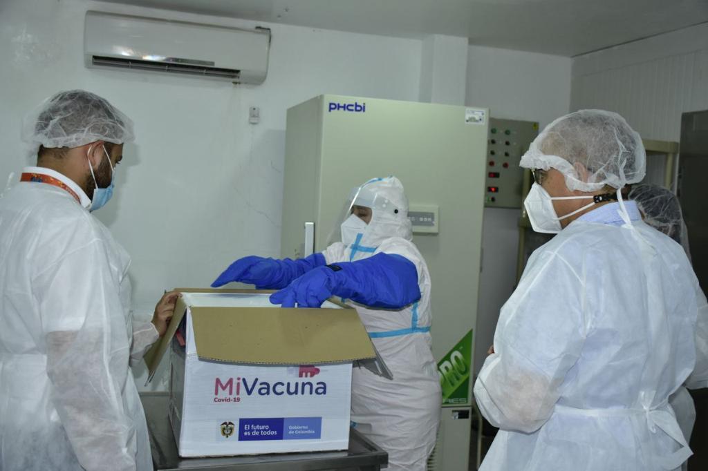 Autoridades disponen logística para jornada de vacunación adultos mayores de 80 años.