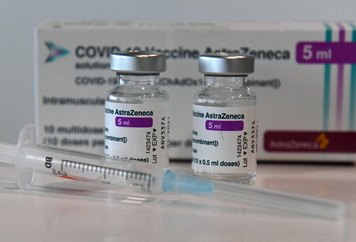 Vacuna de AstraZeneca es segura, dice OMS