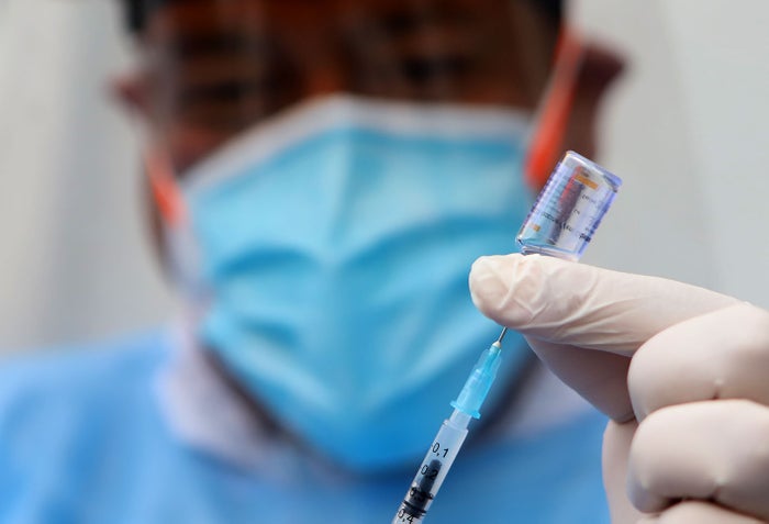 Vacunación de adultos mayores /Vacuna contra covid / Vacunación en Colombia