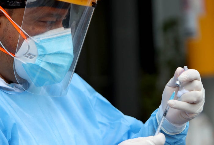 Vacunación de adultos mayores /Vacuna contra covid / Vacunación en Colombia