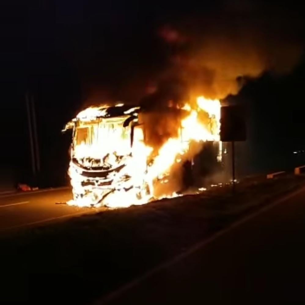 Vehículo incinerado en los Patios, Norte de Santander