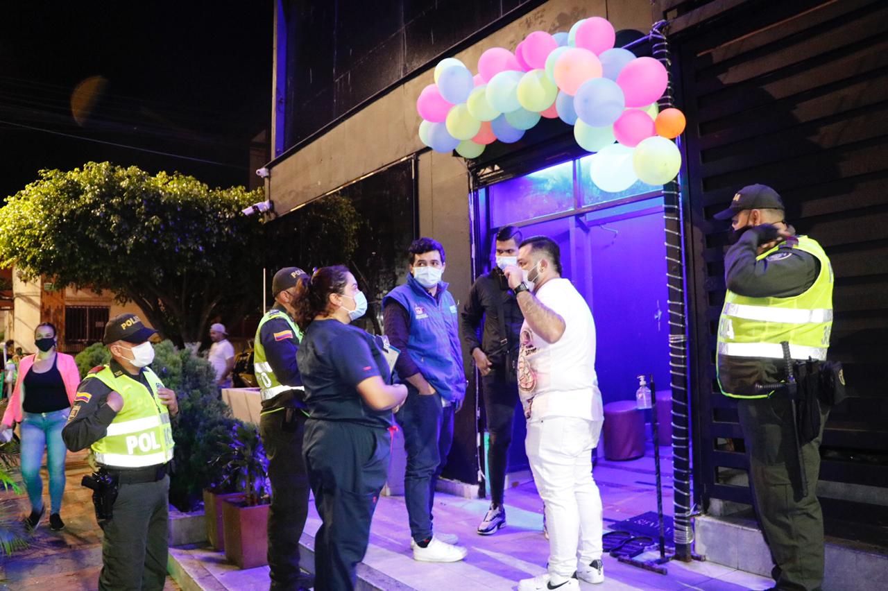 Con operativos en la zona rosa de Bucaramanga, autoridades hacen cumplir las medidas restrictivas