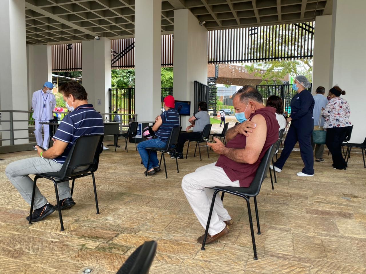 Bucaramanga habilitó nuevo punto de vacunación extramural contra la COVID-19