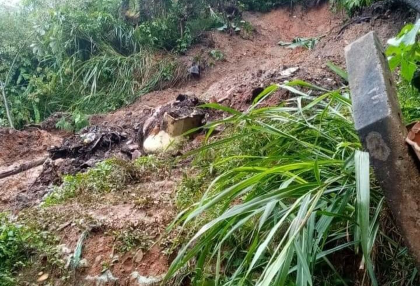 Alud de tierra deja viviendas afectadas en Barrancabermeja