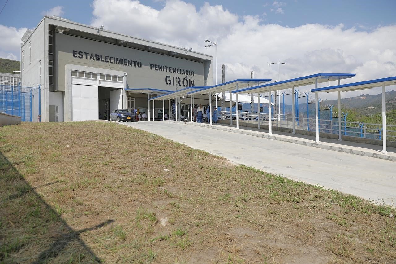 Los internos y veedurías han reclamado porque la obra no está terminada.