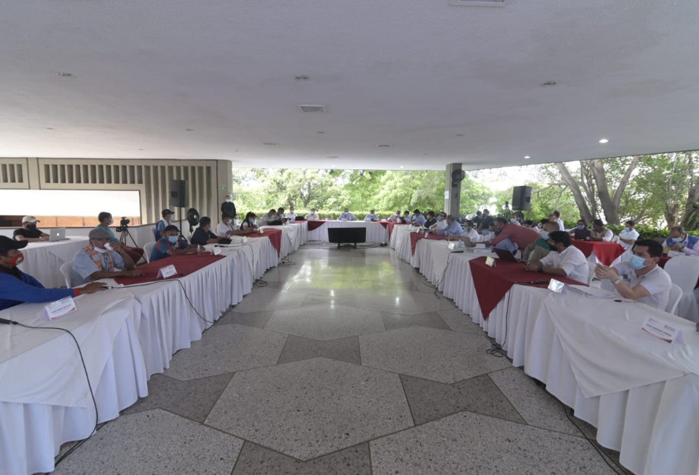 Campesinos y autoridades avanzan en los diálogos