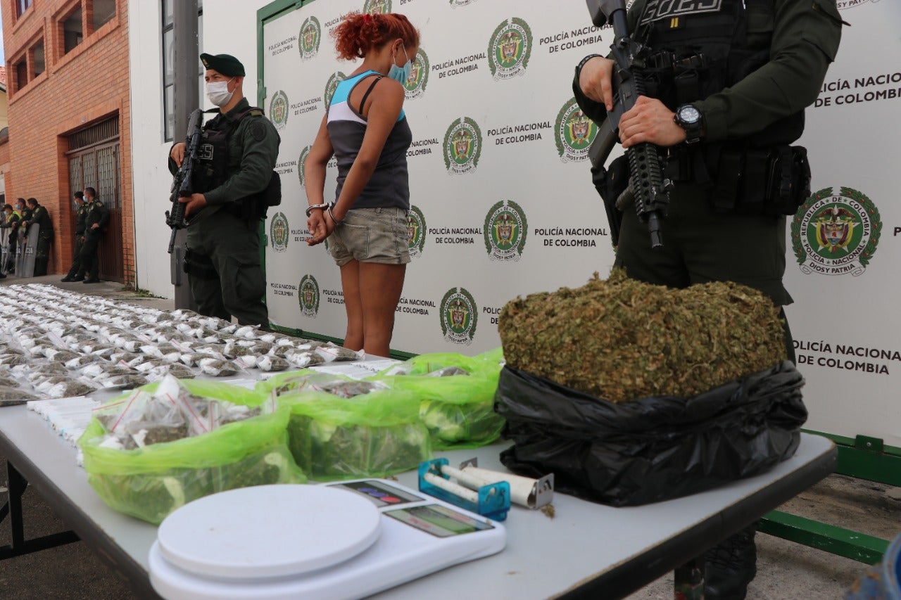 Cayó mujer con caleta de marihuana que sería comercializada en Bucaramanga