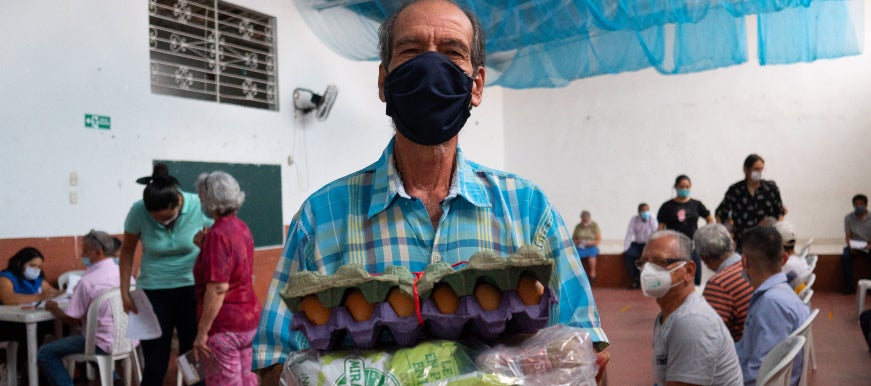 Más de 25 mil adultos mayores recibirán mercados gratis en Bucaramanga