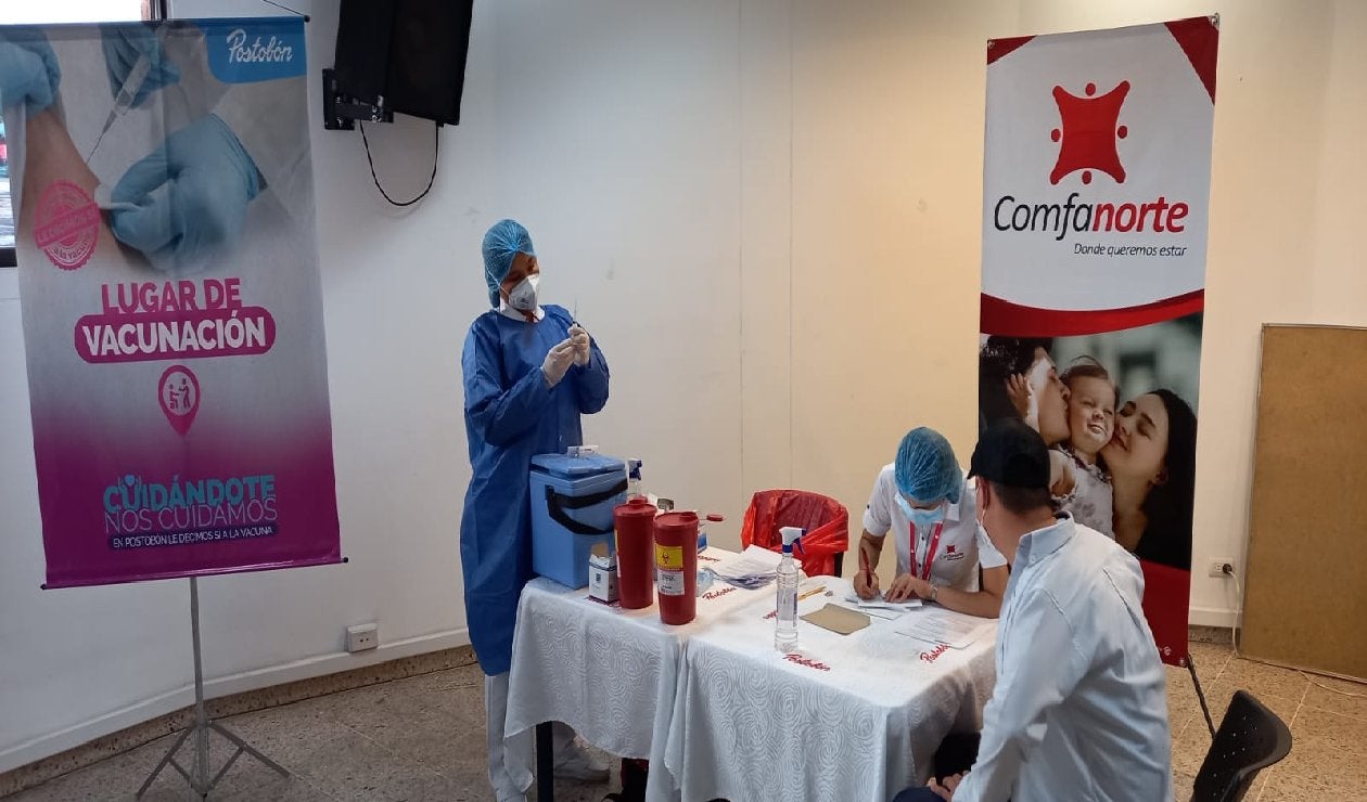 300 empleados fueron vacunados en la primera jornada