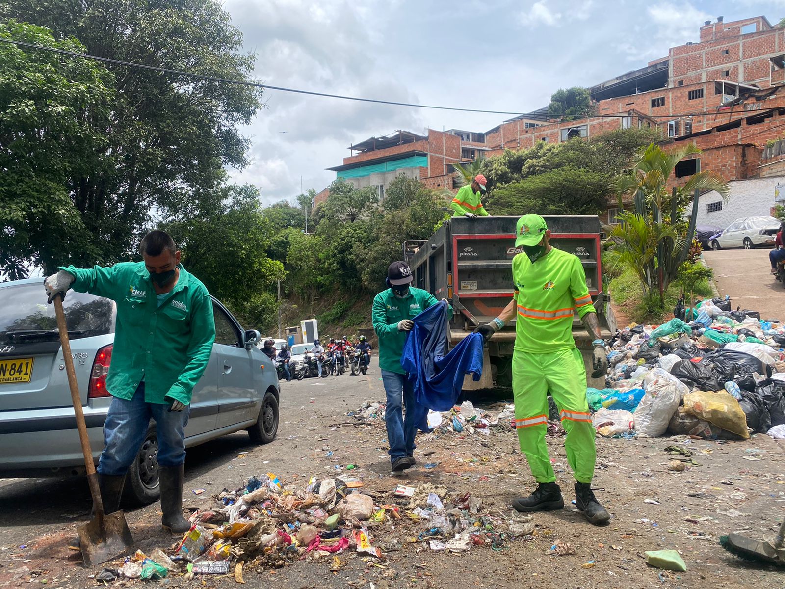 Trabajan más de 24 horas al día