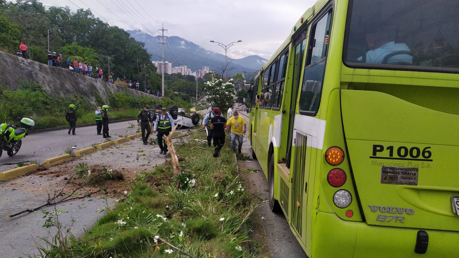 Invasión del carril exclusivo de Metrolínea.